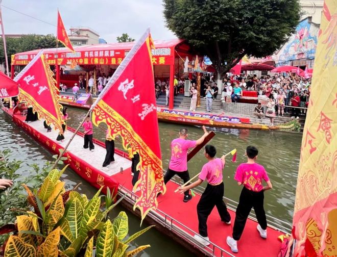 直击广东叠滘龙船赛：300元的观赛阳台位一位难求千元的龙船饭