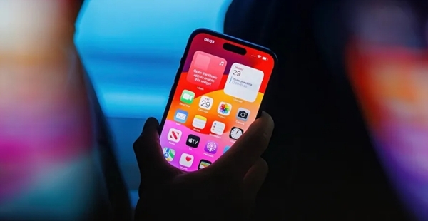 苹果终于不挤牙膏了！20周年新款iPhone大曝光：几乎全玻
